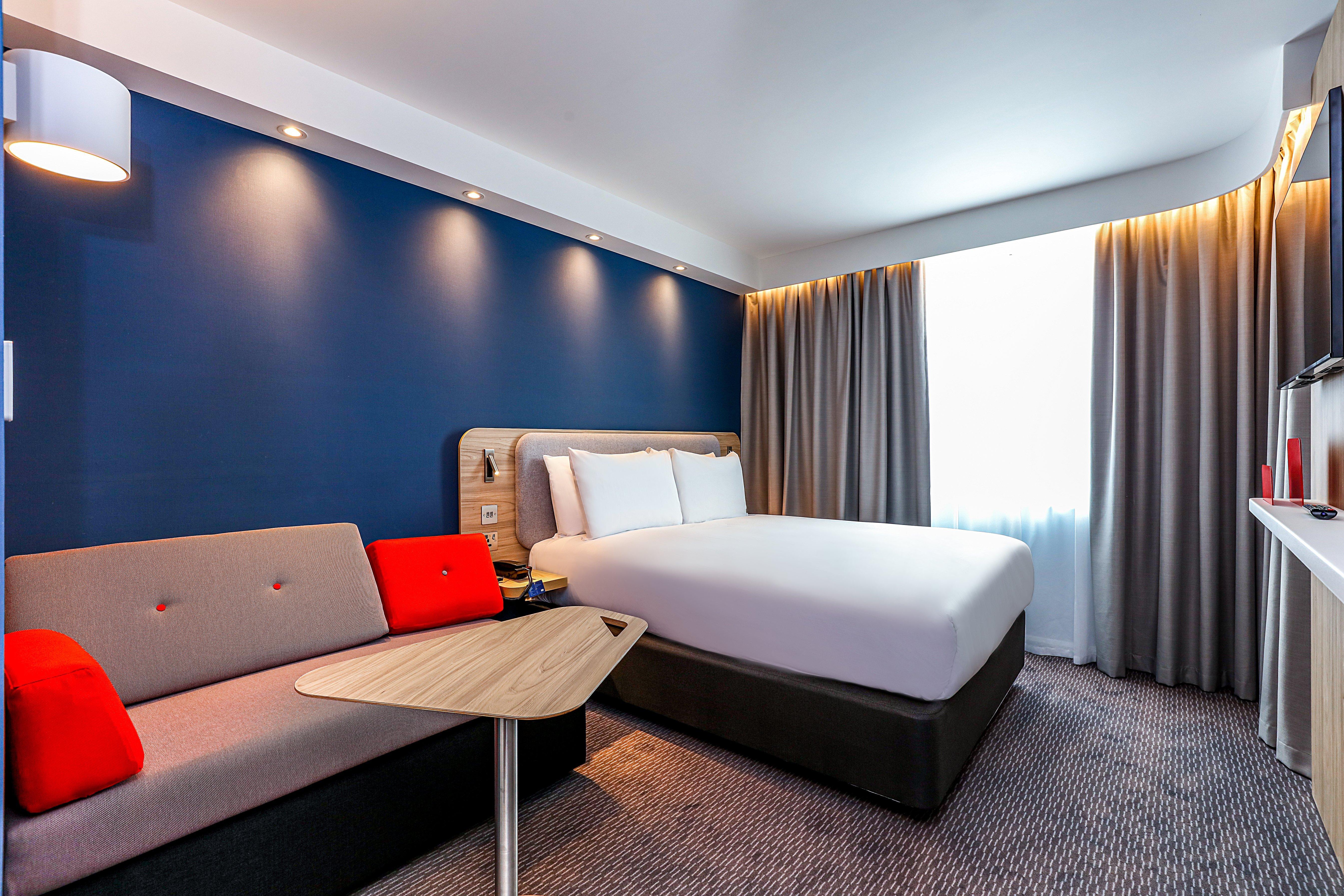 Отель Express West By Ihg 3*