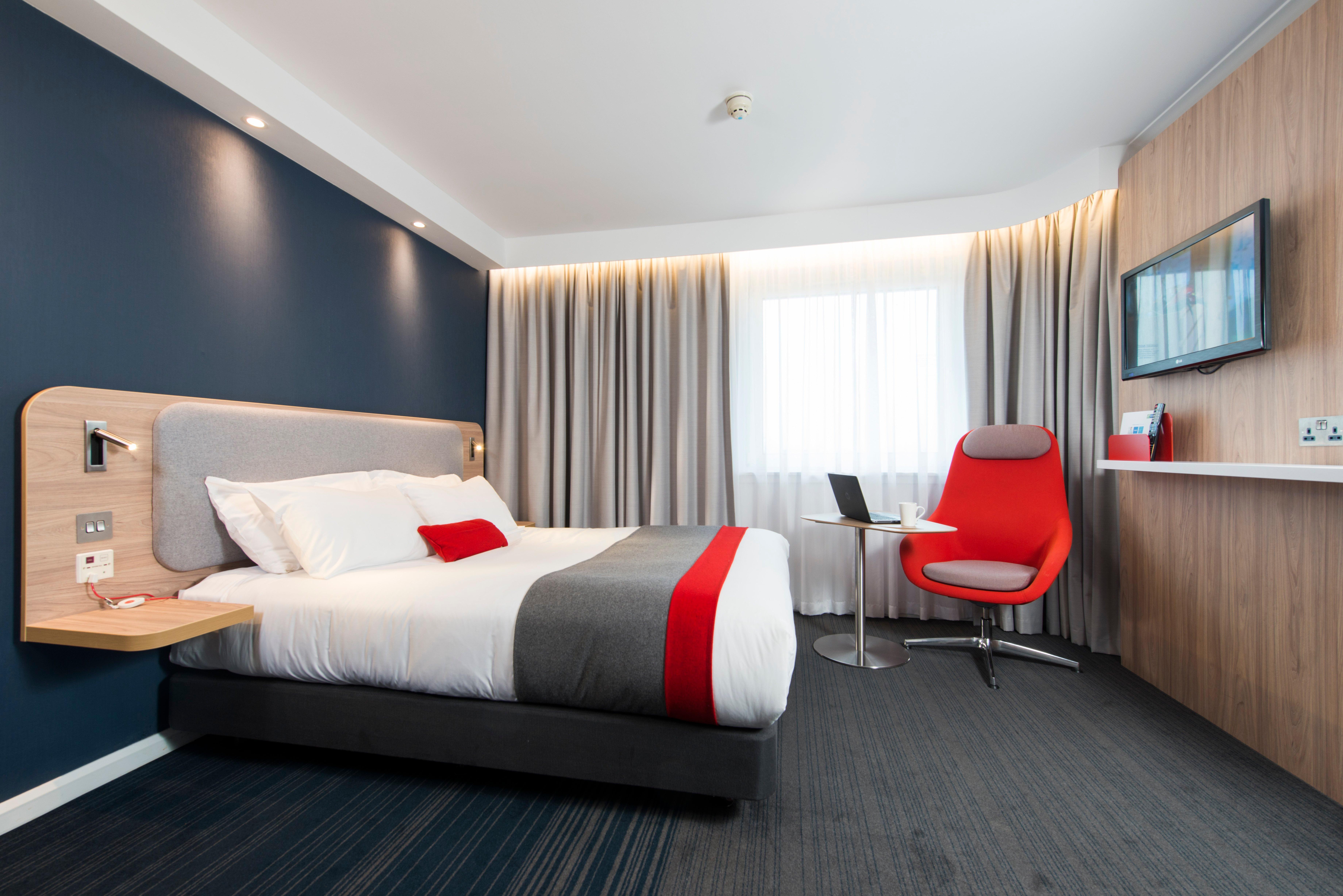 Express West By Ihg Отель