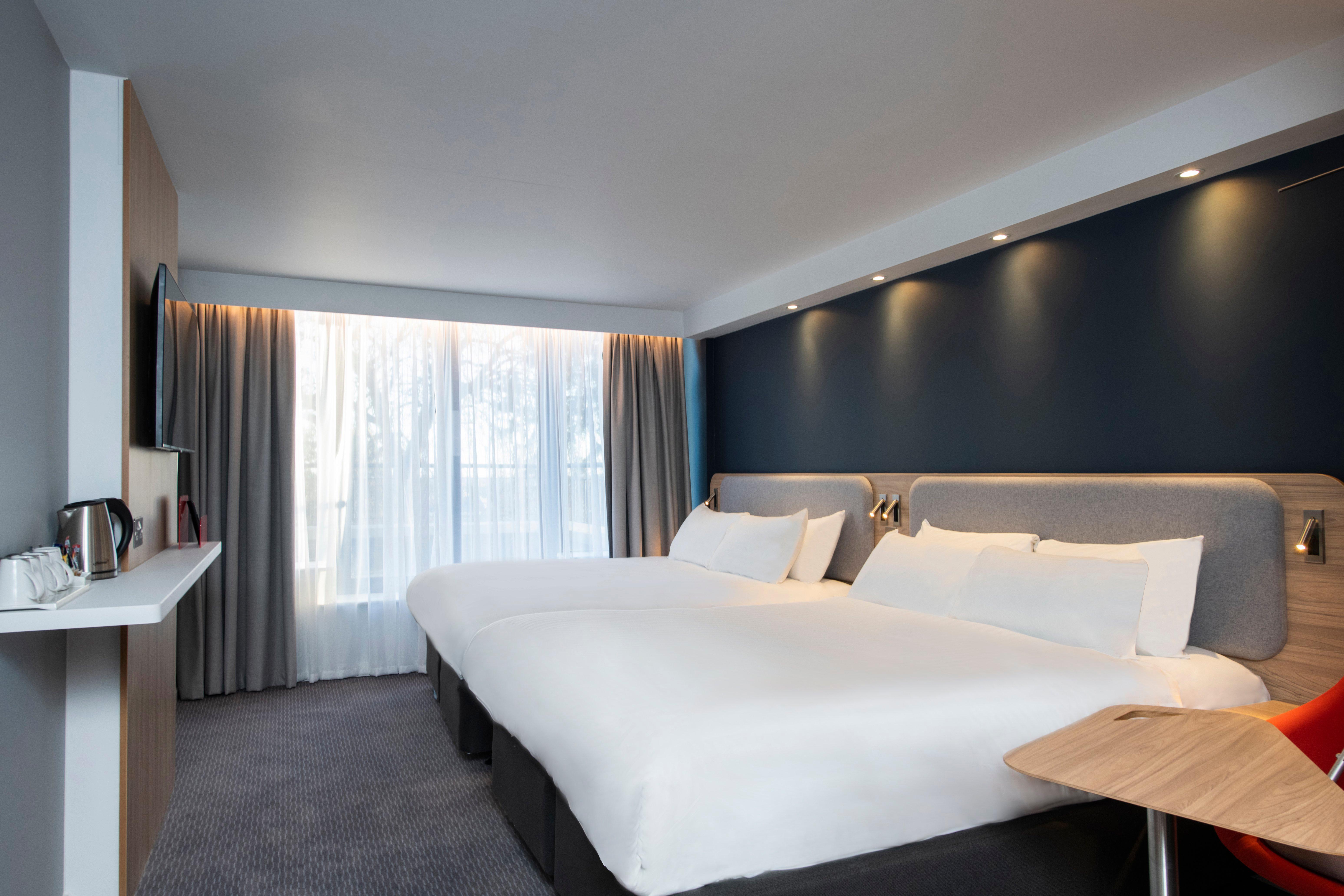 Express West By Ihg Отель 3*