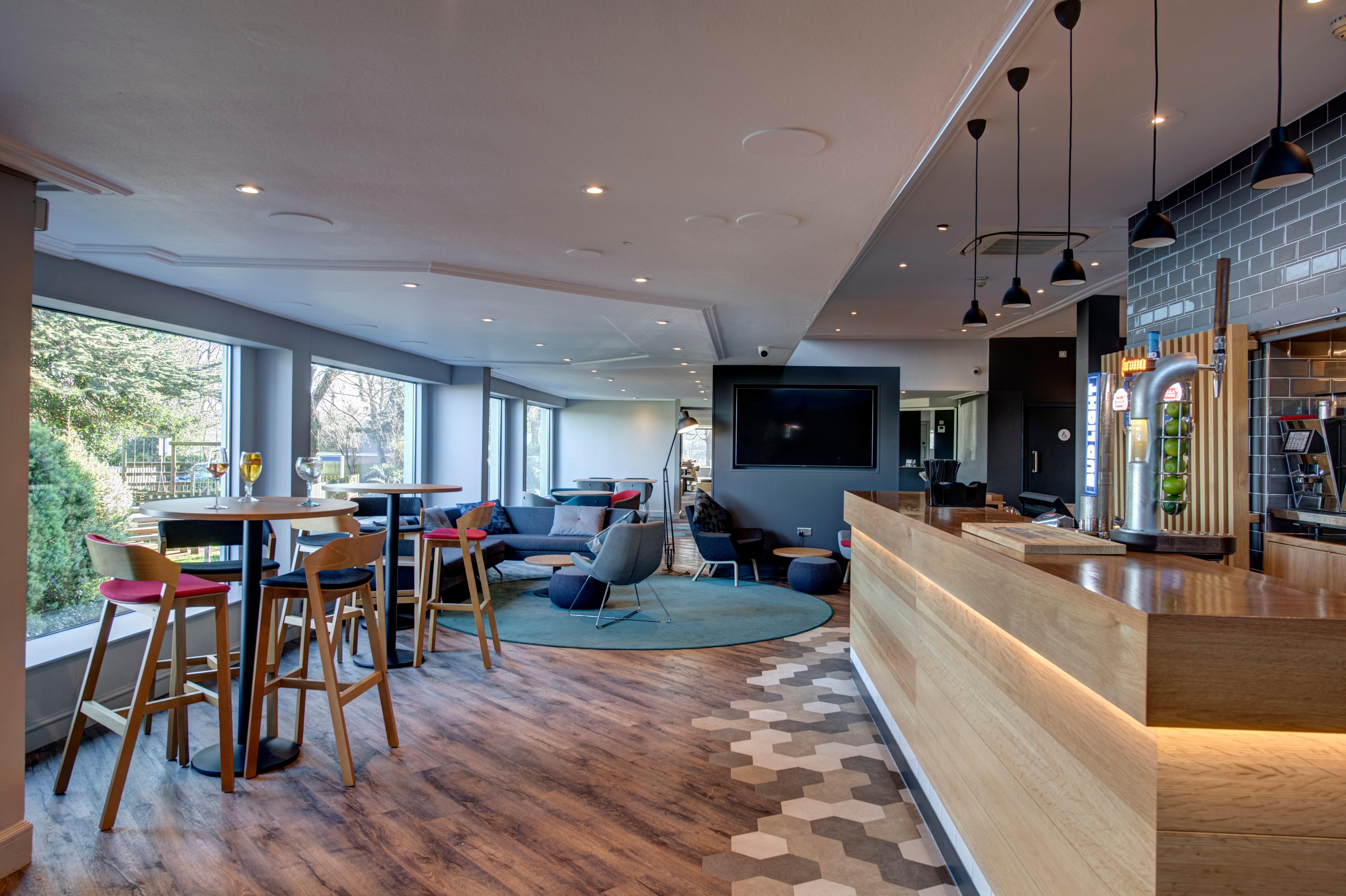 Отель Express West By Ihg 3*