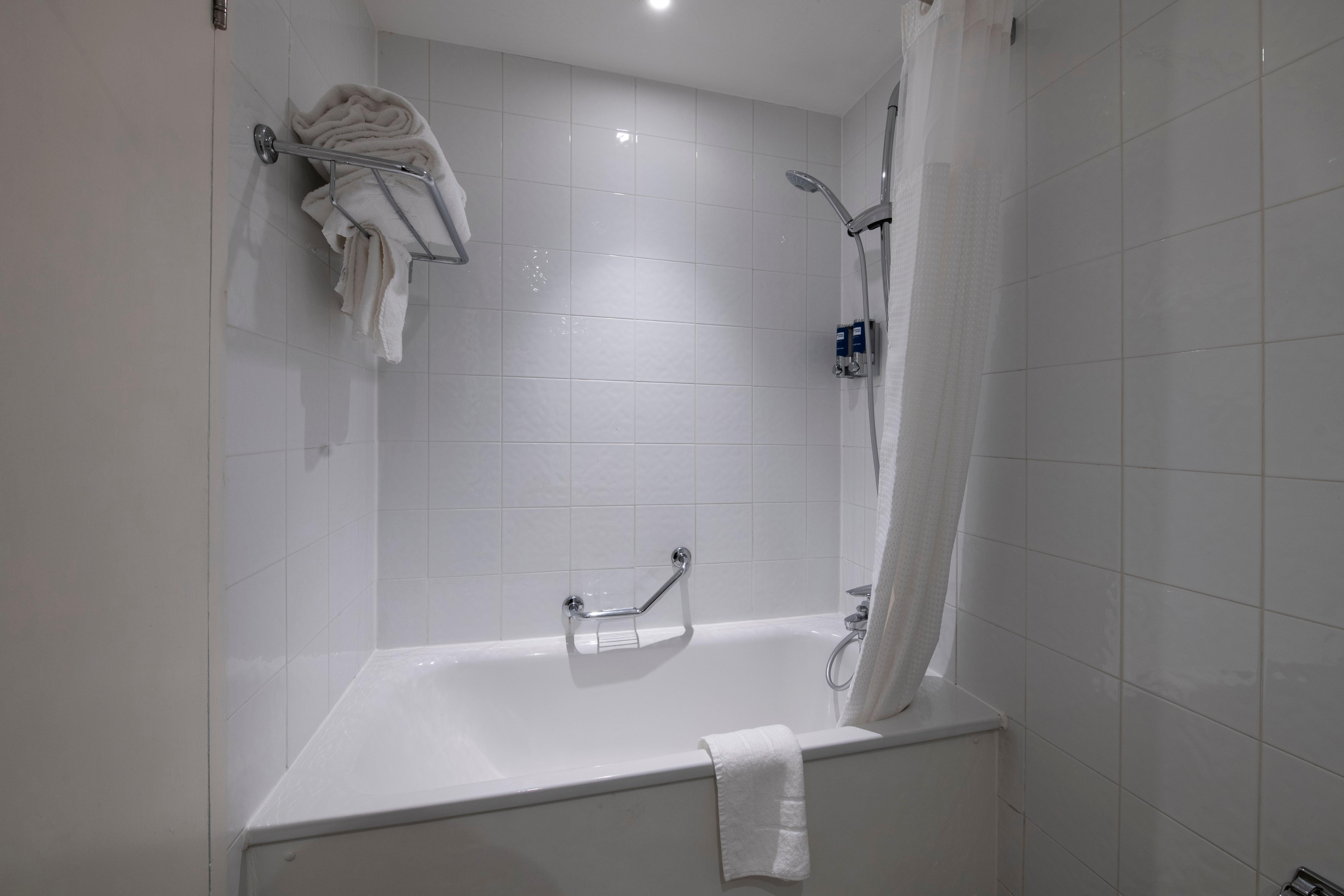 Express West By Ihg Отель 3*