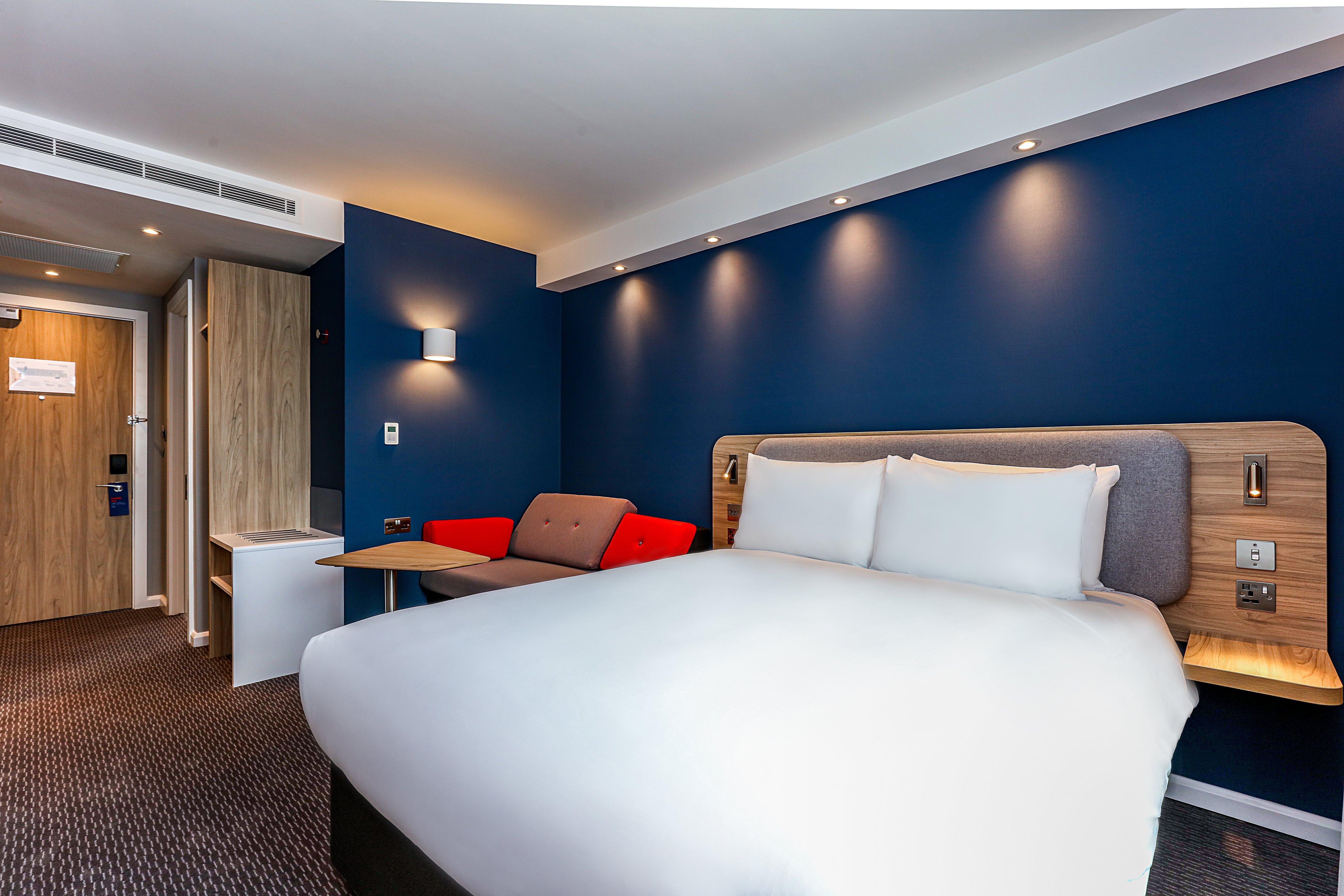 Отель Express West By Ihg