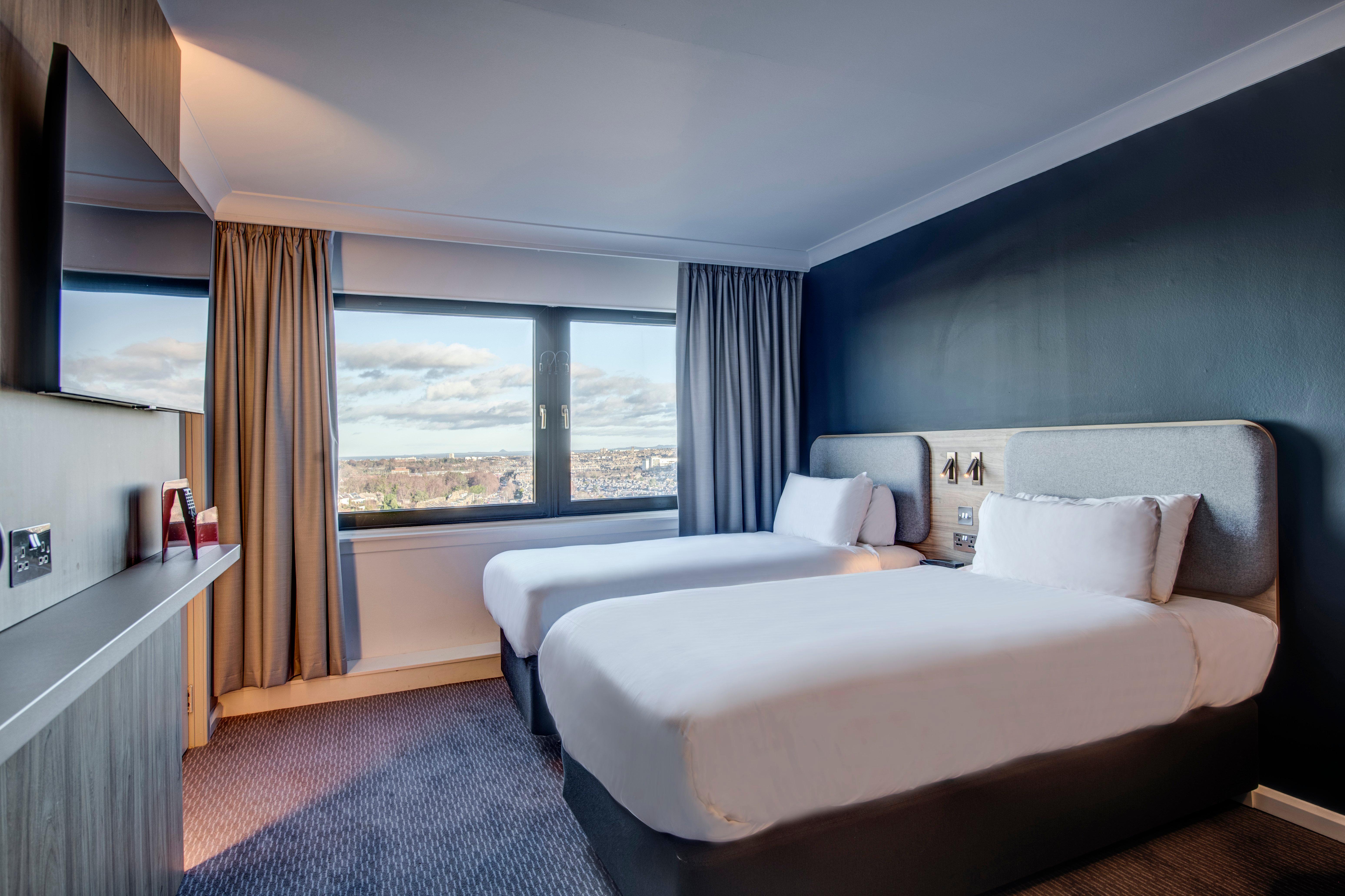 Отель Express West By Ihg