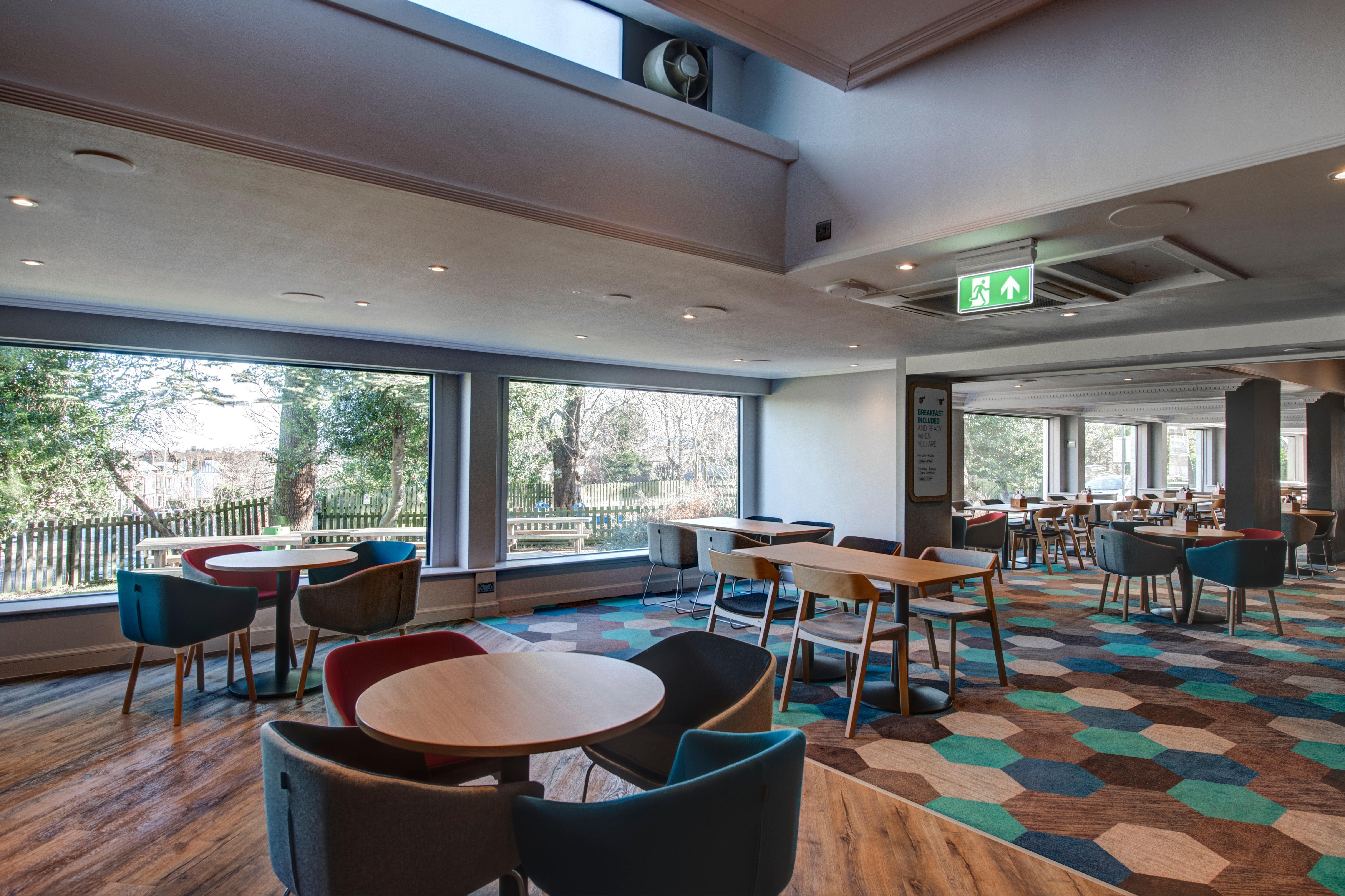 Express West By Ihg Отель 3*