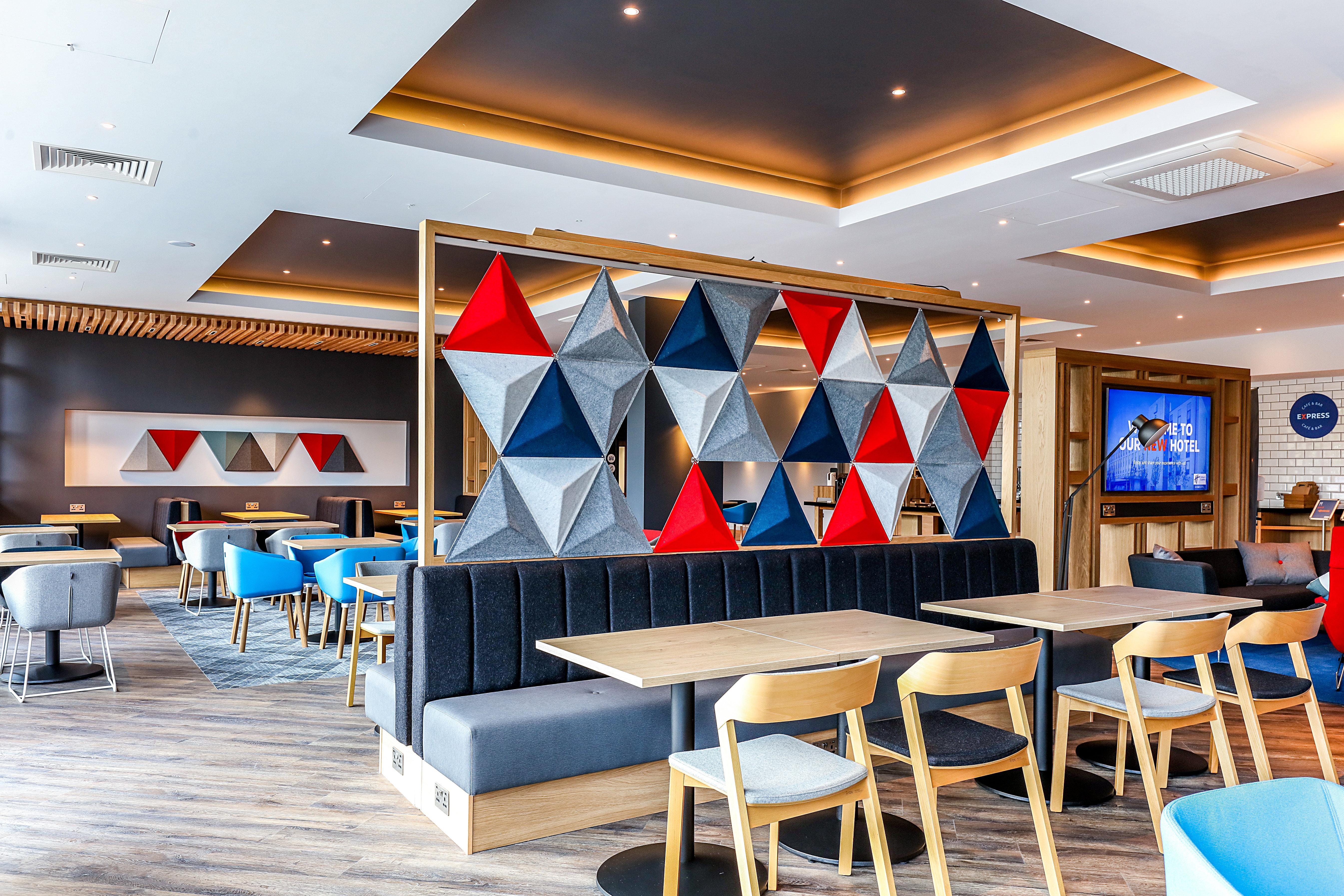 Express West By Ihg Отель