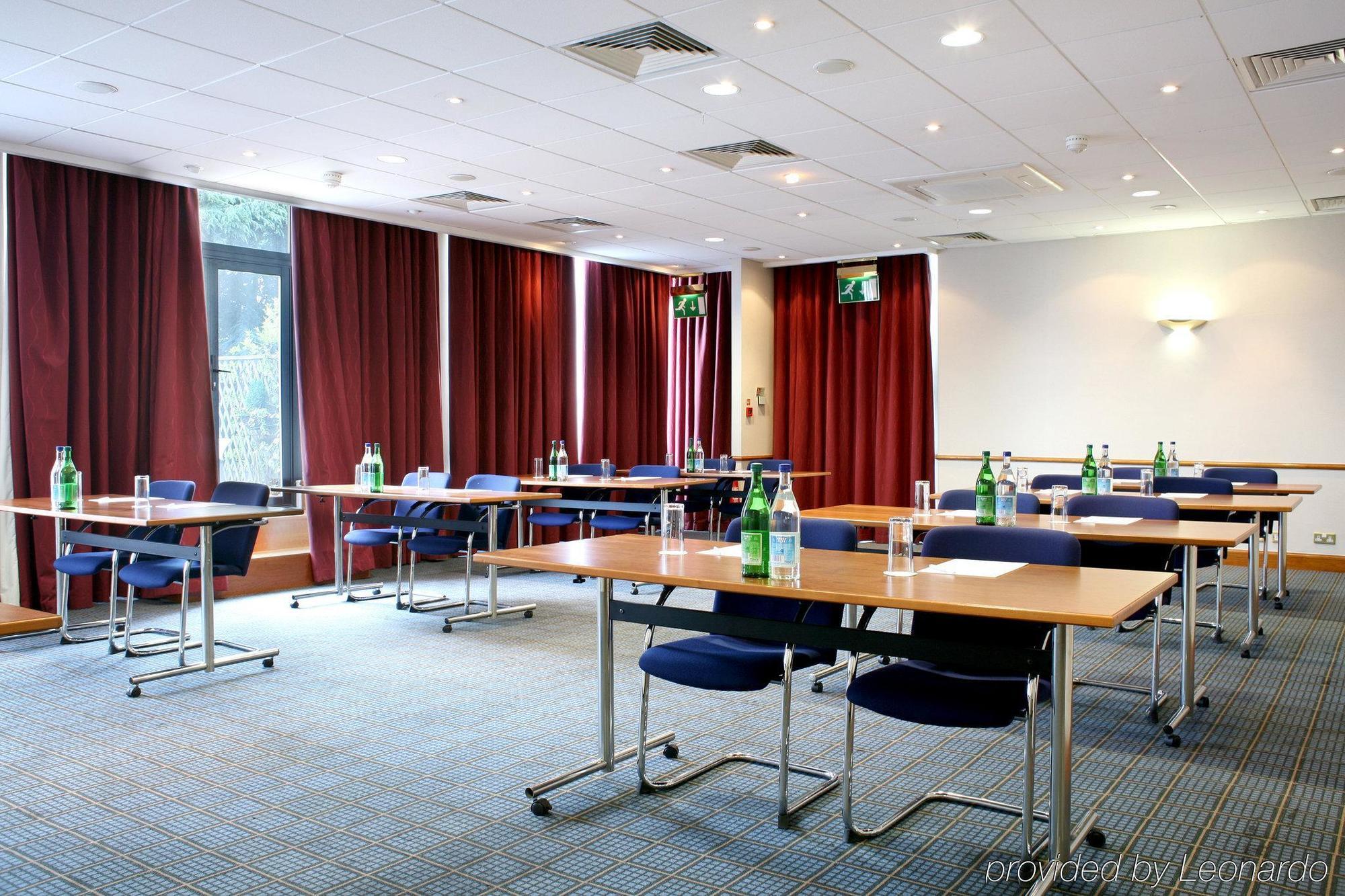 Express West By Ihg Отель 3*